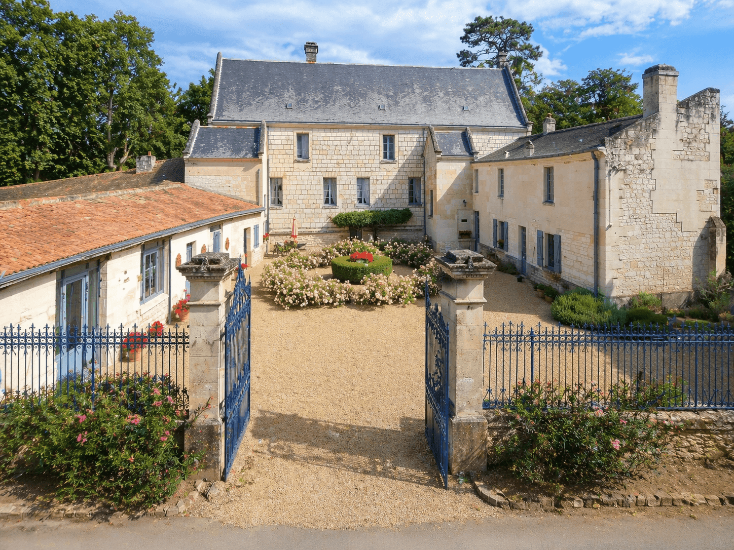 Propriété 530 m² - Bournand (86120)