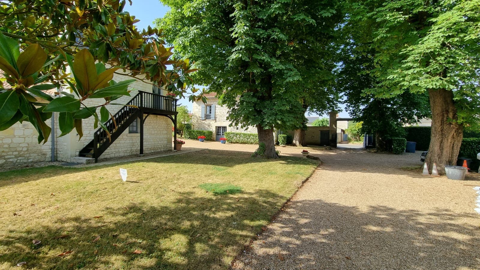 Propriété 530 m² - Bournand (86120)